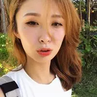 Carol Ho (何靜雯) facebook profile