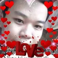 Con Pham (phia sau co gai) facebook profile